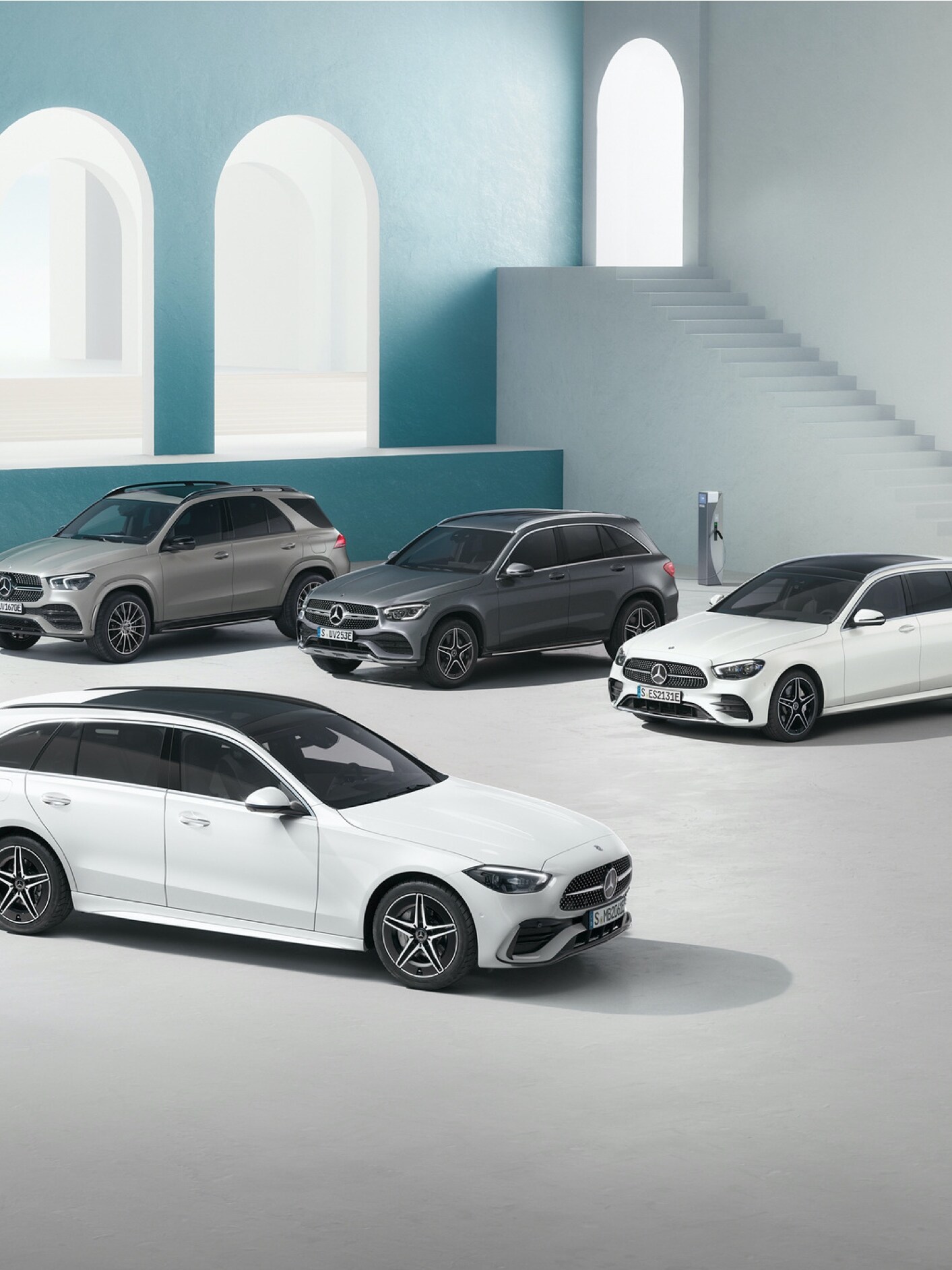 Rôzne modely vozidiel Mercedes-Benz pre riešenia systémov riadenia vozového parku.