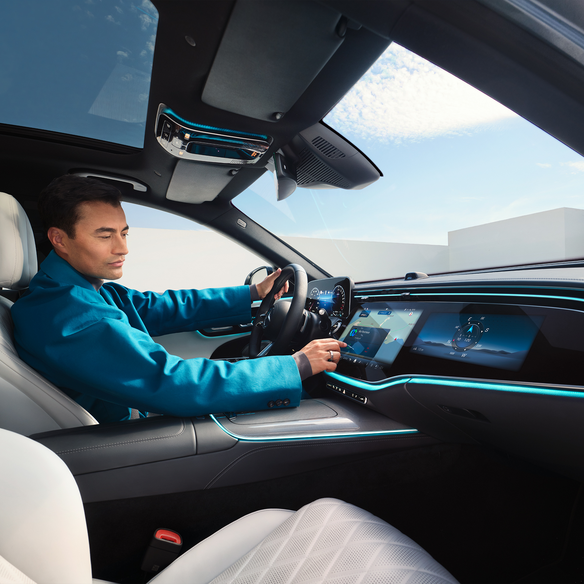 Zobrazenie a hľadanie bodov záujmu | Sériová výbava | Mercedes-Benz Zobrazenie a hľadanie bodov záujmu ako súčasť sériovej výbavy Digitálnych doplnkov Mercedes-Benz.