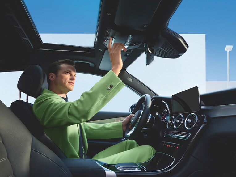 Systém núdzového volania Mercedes-Benz ako jeden z mnohých digitálnych doplnkov od značky Mercedes-Benz.