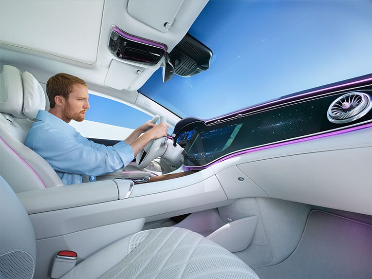 Hlasový asistent MBUX ako jeden z mnohých digitálnych doplnkov od značky Mercedes-Benz.
