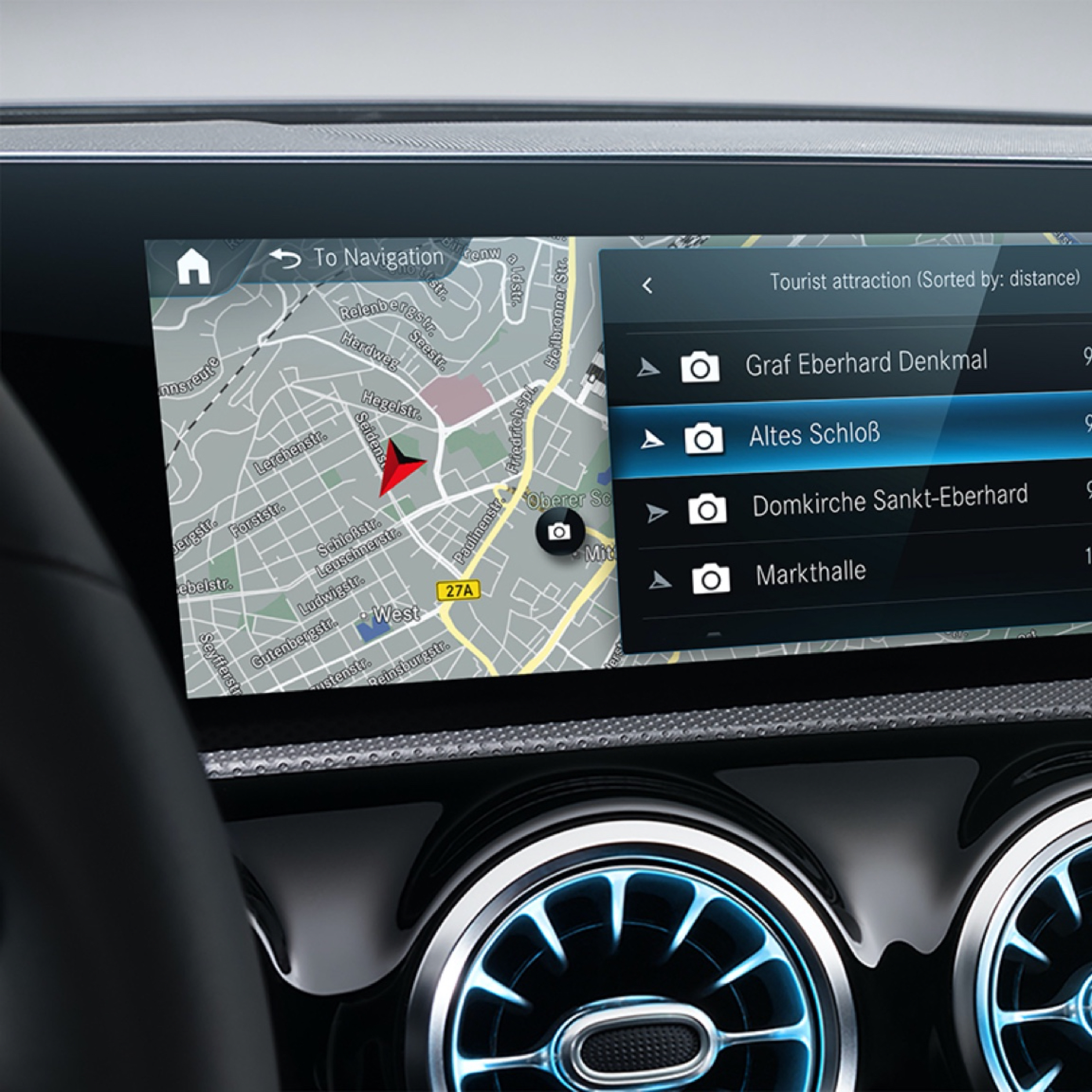 Lokálne vyhľadávanie | Navigácia | Mercedes-Benz Lokálne vyhľadávanie zobrazuje vďaka Digitálnym doplnkom pre oblasť navigácie najlepšiu trasu pre vodiča.