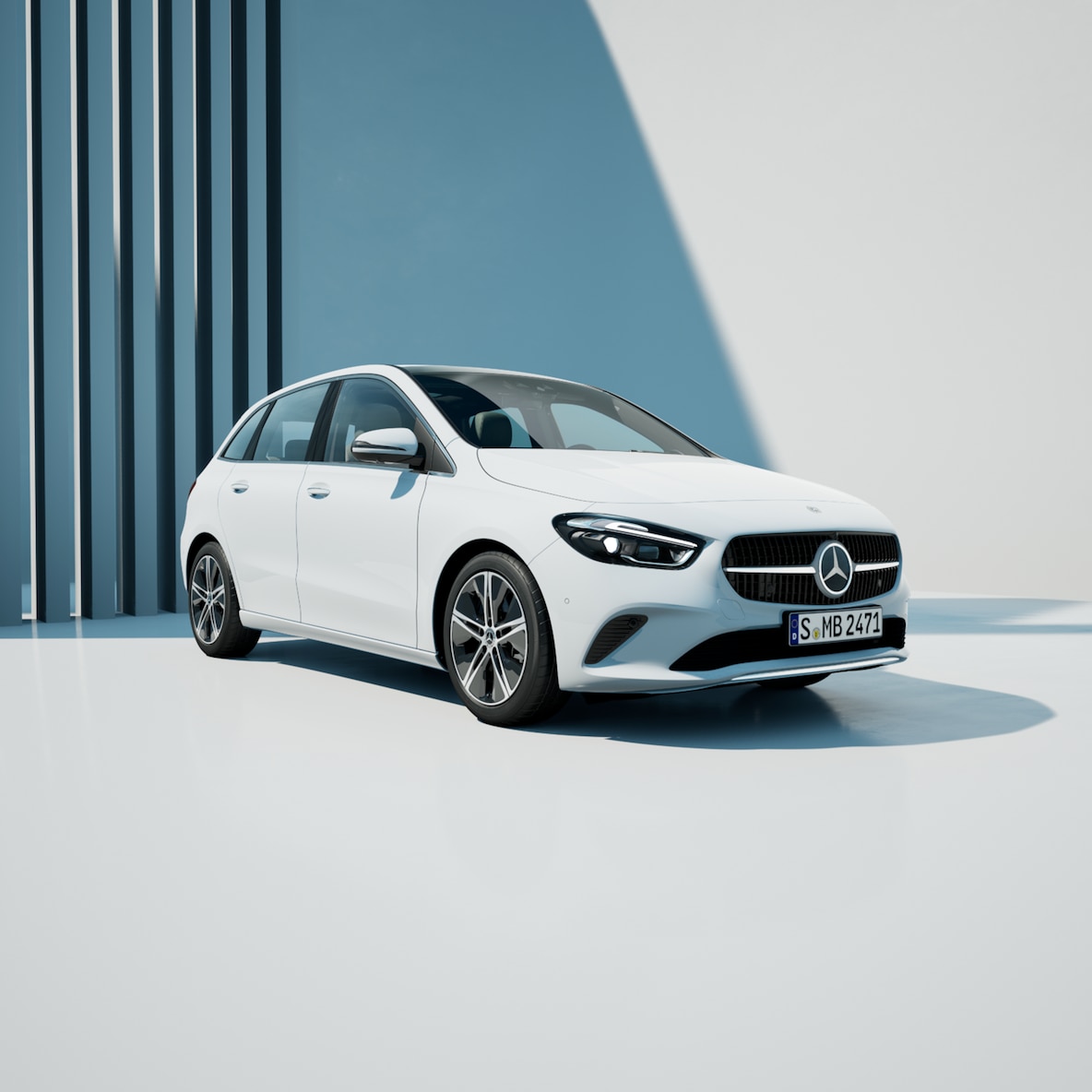 Pohľad spredu na Triedu B od značky Mercedes-Benz.