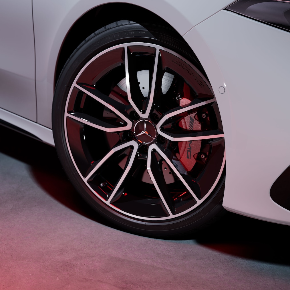 Detailný pohľad na disky modelu Mercedes-AMG A 35 4MATIC.