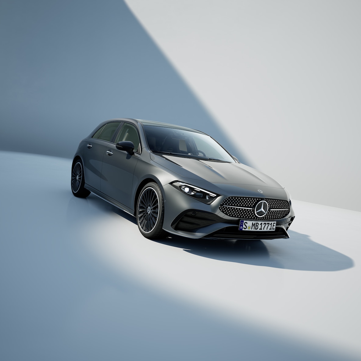 Bočný pohľad spredu na Triedu&nbsp;A od značky Mercedes-Benz.