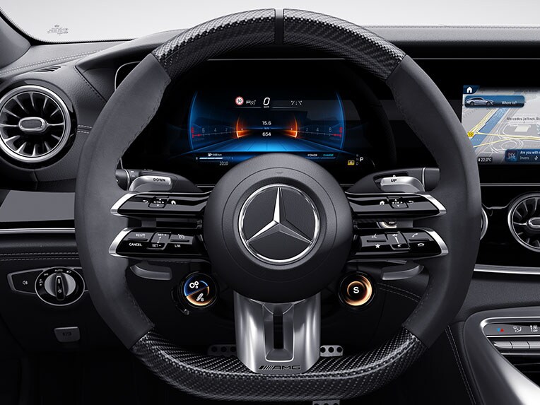 Volant AMG Performance vo vyhotovení vzhľad uhlíkových vlákien/mikrovlákno MICROCUT v modeli Mercedes-AMG GT 63 S E PERFORMANCE.