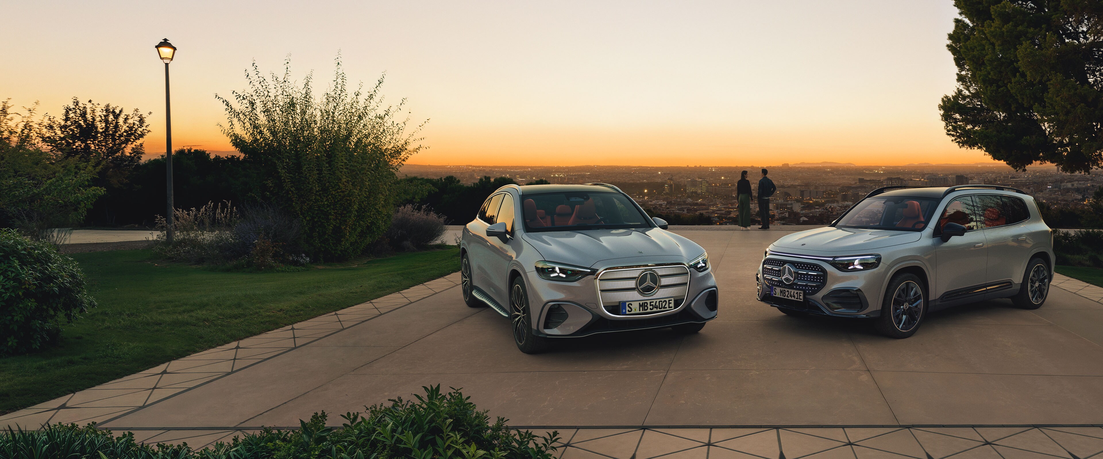 Bočný pohľad spredu na nové vozidlo Mercedes-Benz GLC.