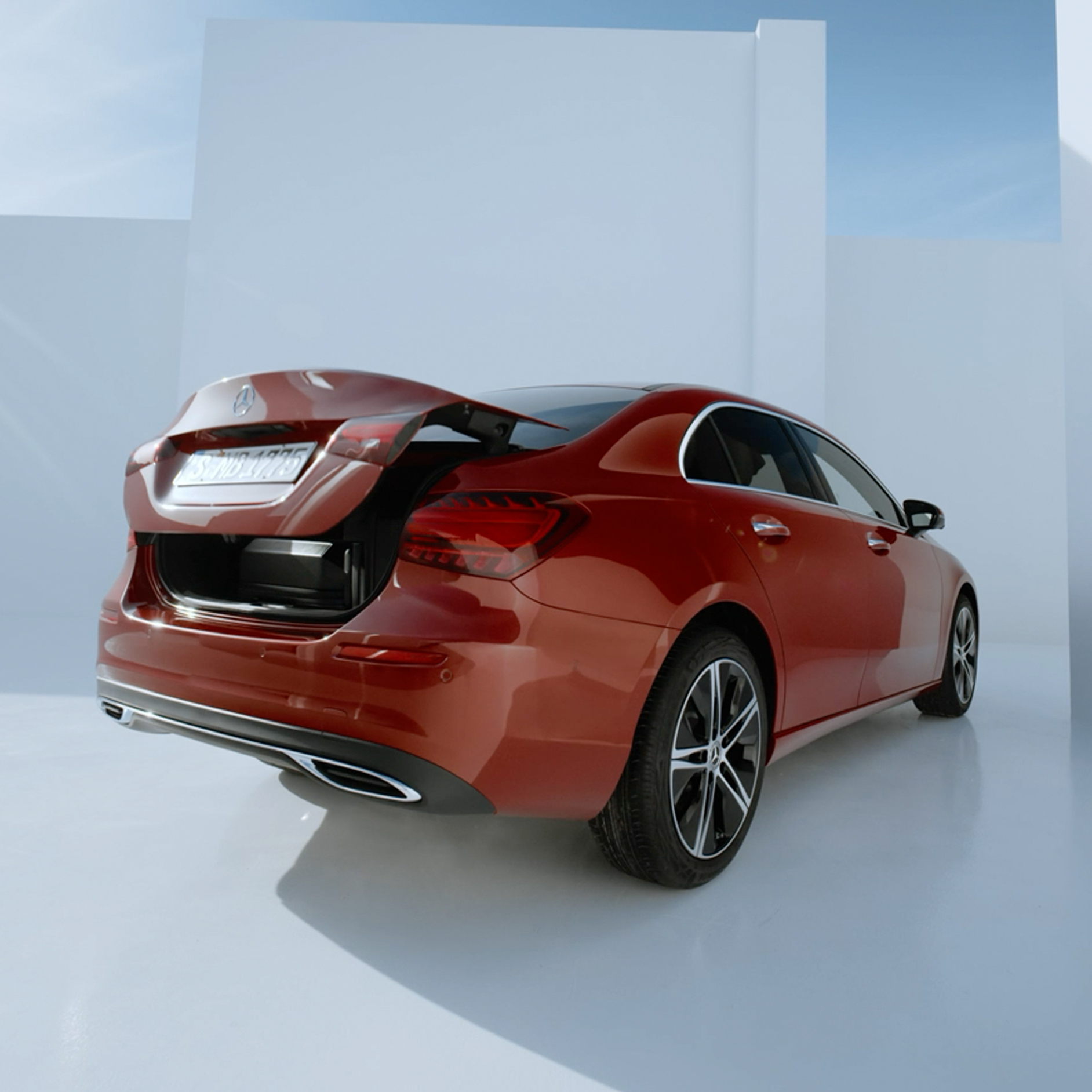 BEZDOTYKOVÁ OBSLUHA | Trieda A sedan | Mercedes-Benz Funkcia BEZDOTYKOVEJ OBSLUHY v novej Triede A od značky Mercedes-Benz.