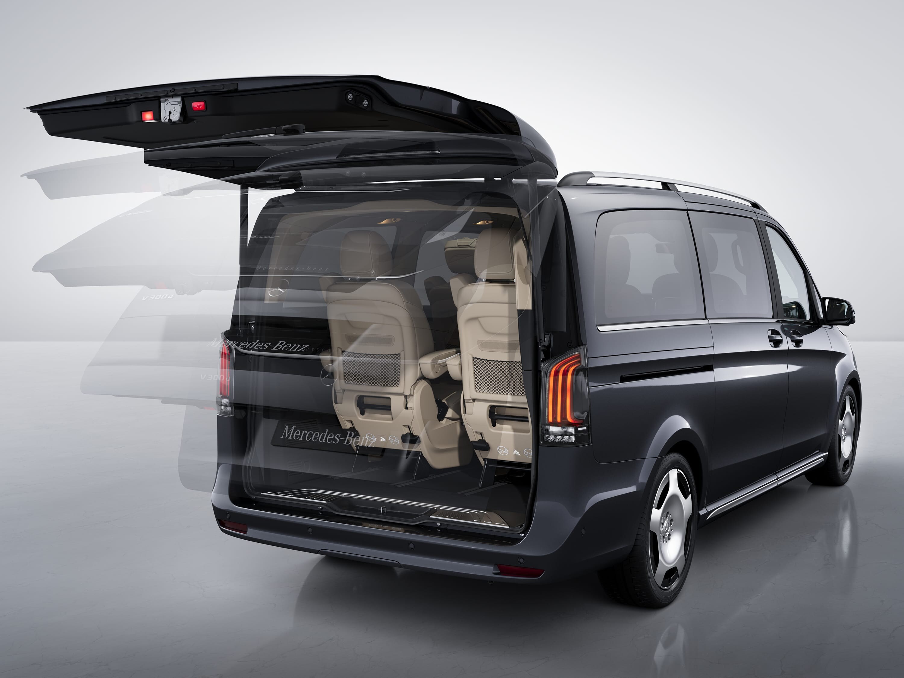 Zadné výklopné dvere vozidla Mercedes-Benz Marco Polo s&nbsp;balíkom EASY-PACK.
