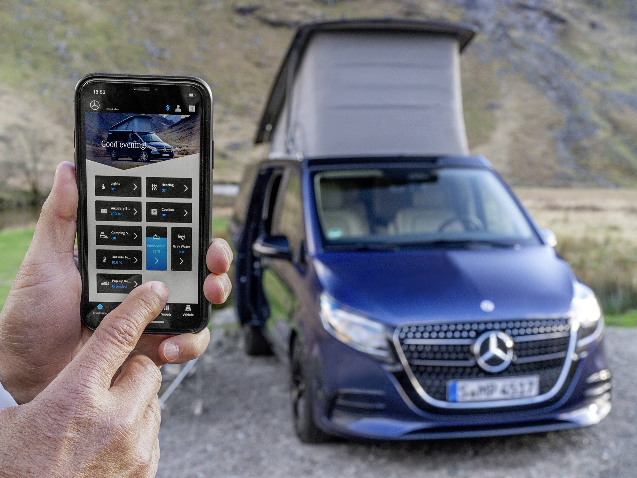 Mercedes-Benz Advanced Control (MBAC) vám umožňuje ovládať kľúčové funkcie cestovného automobilu, ako je kúrenie, osvetlenie a&nbsp;výsuvná strecha, na diaľku prostredníctvom chytrého telefónu.