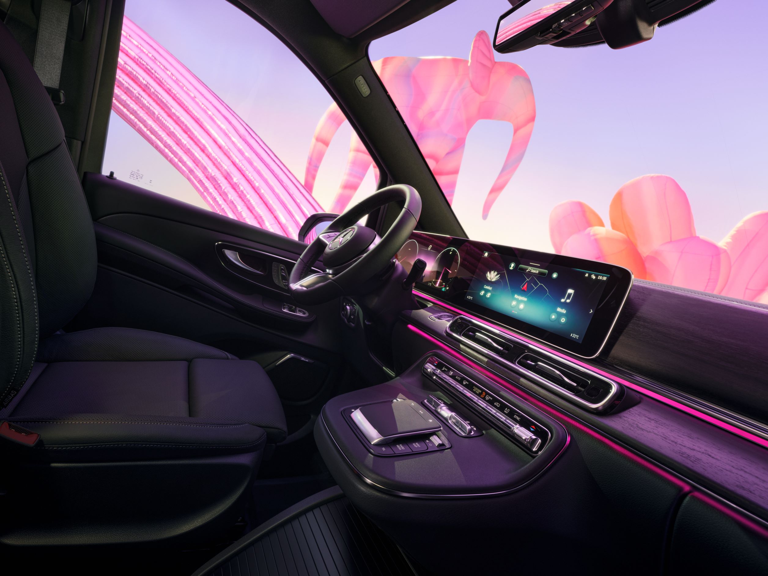 Konektivita | Trieda V | Transportéry Mercedes-Benz Na obrázku: intuitívne ovládanie multimediálneho displeja dotykom na palube vozidiel Mercedes-Benz.