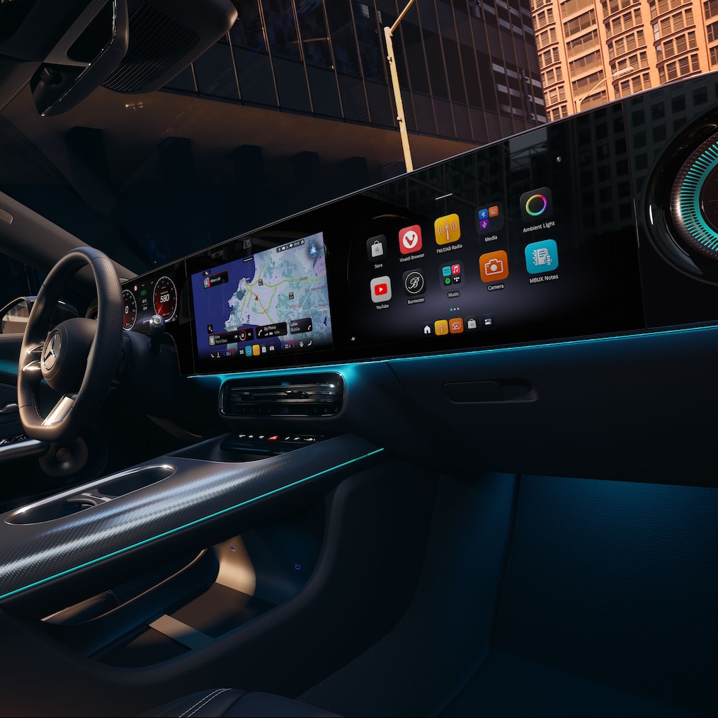 Pohľad na superobrazovku MBUX vo vozidle Mercedes-Benz CLA C178.