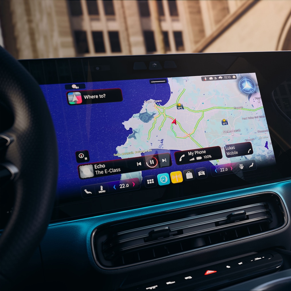 Pohľad na centrálny displej s obrazovkou s nulovou vrstvou s MVA v rohu vo vozidle CLA C178.