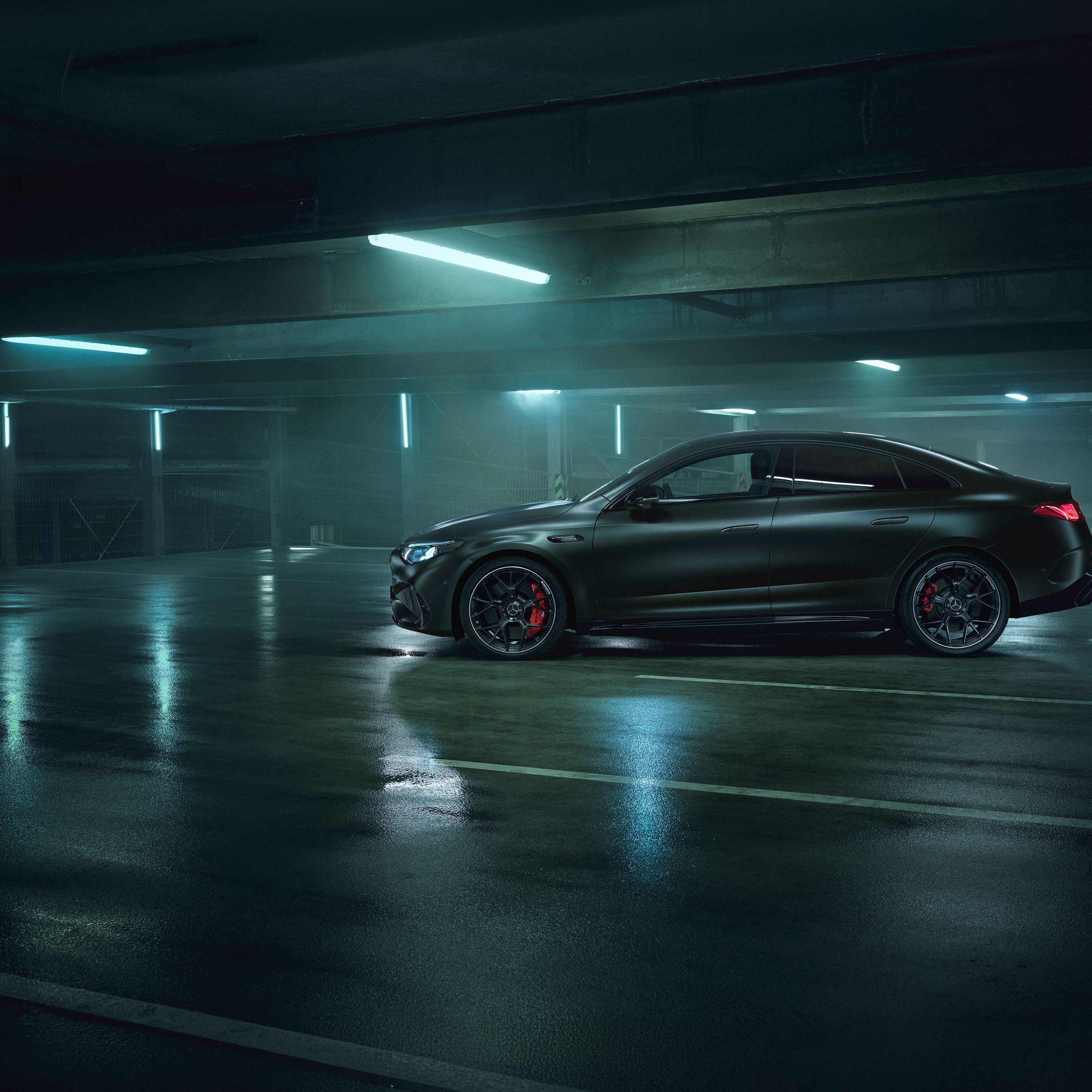Exteriér úplne nového Mercedes-AMG CLA 45 4MATIC+ elektromobilu.