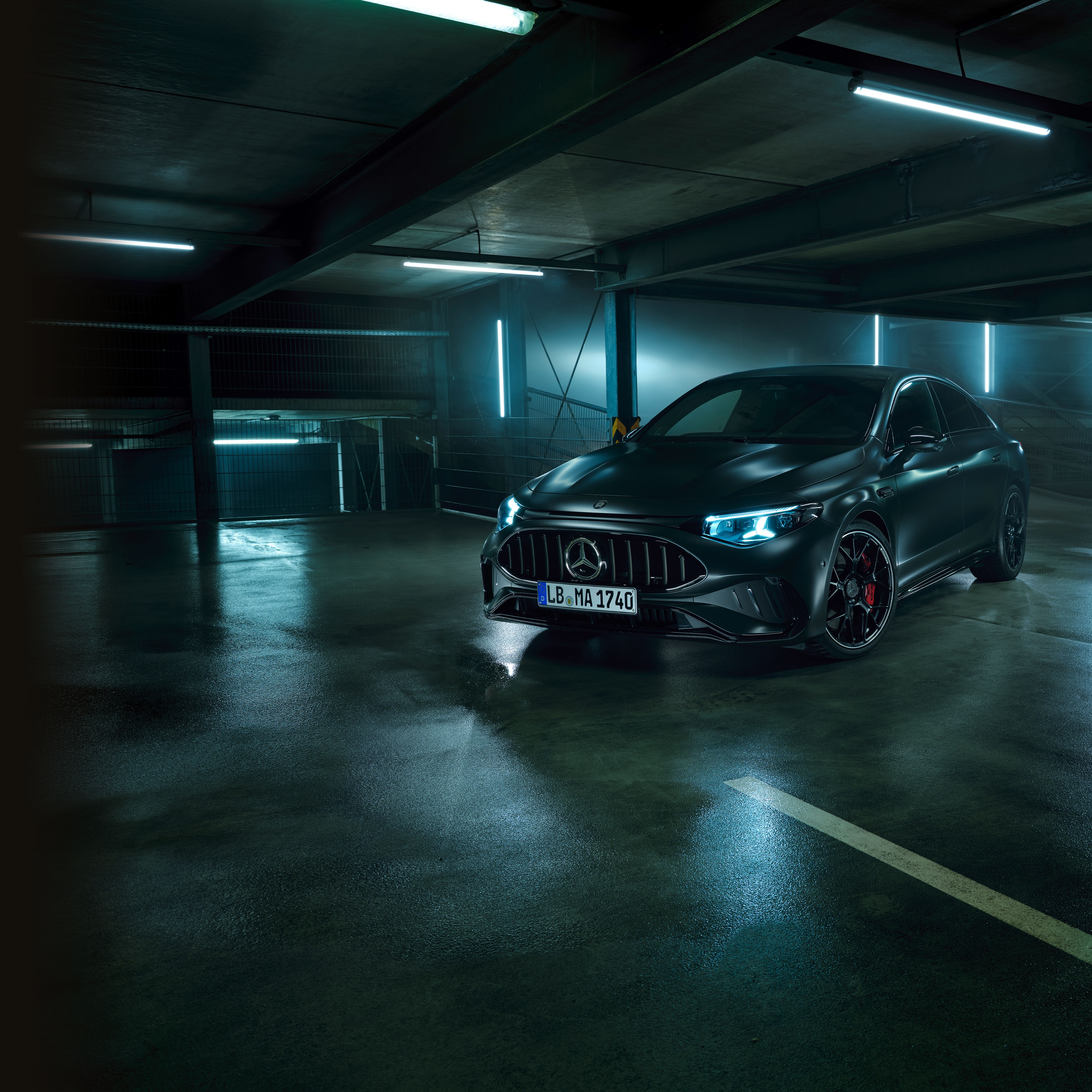 Úplne nový Mercedes-AMG CLA 45 4MATIC+ elektromobil.
