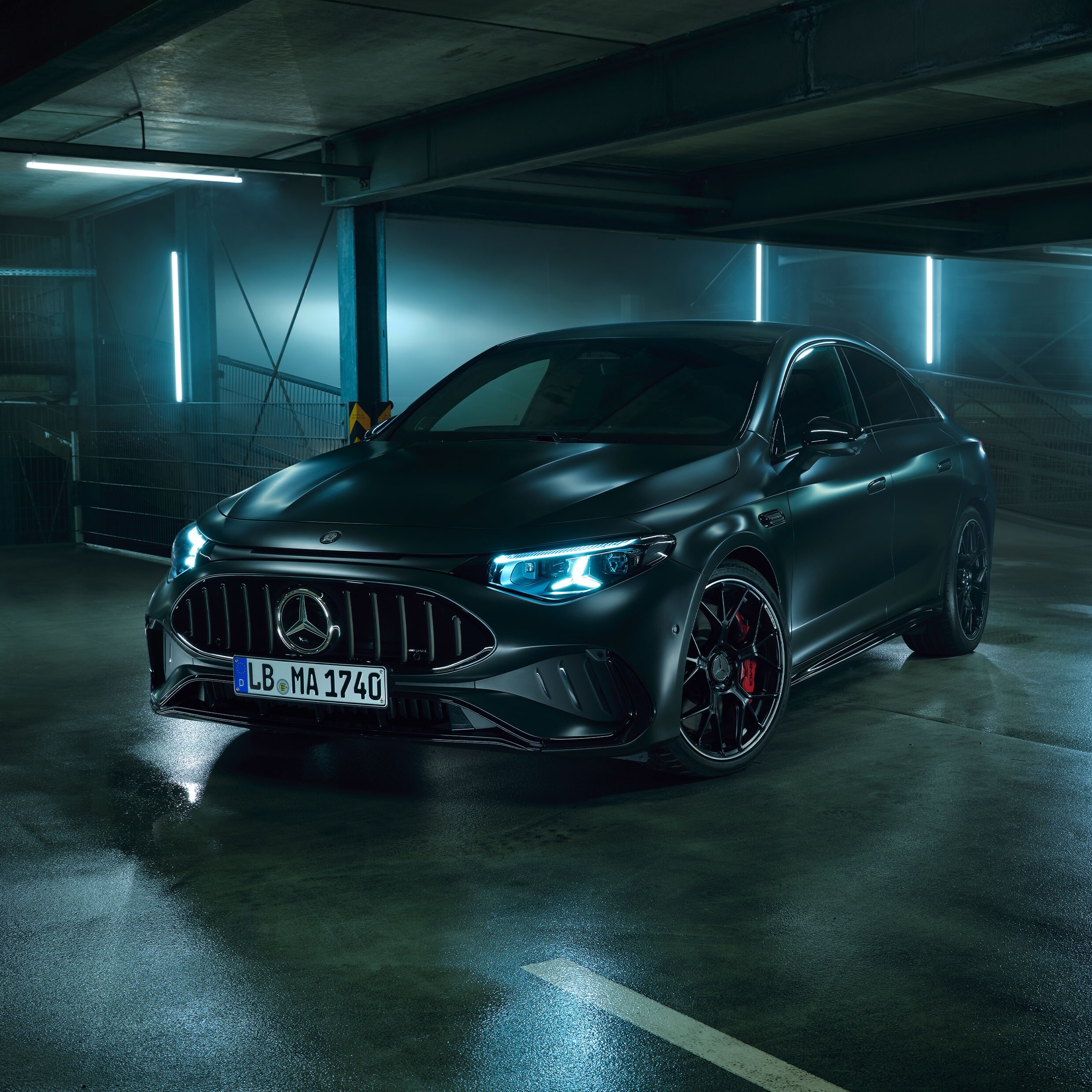 Úplne nový Mercedes-AMG CLA 45 4MATIC+ elektromobil.