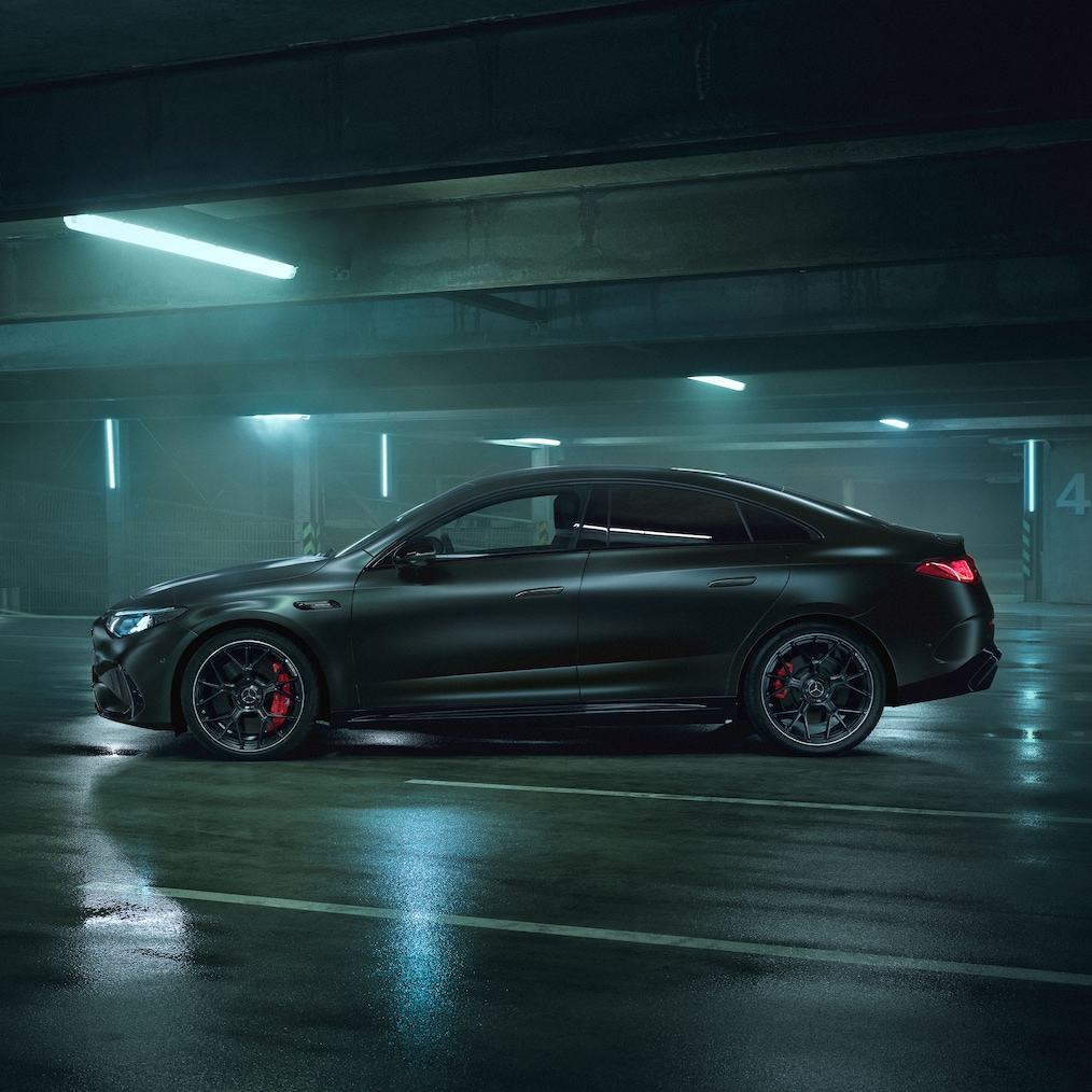 Lak MANUFAKTUR grafitová sivá magno úplne nového Mercedes-AMG CLA&nbsp;45 4MATIC+ elektromobilu.