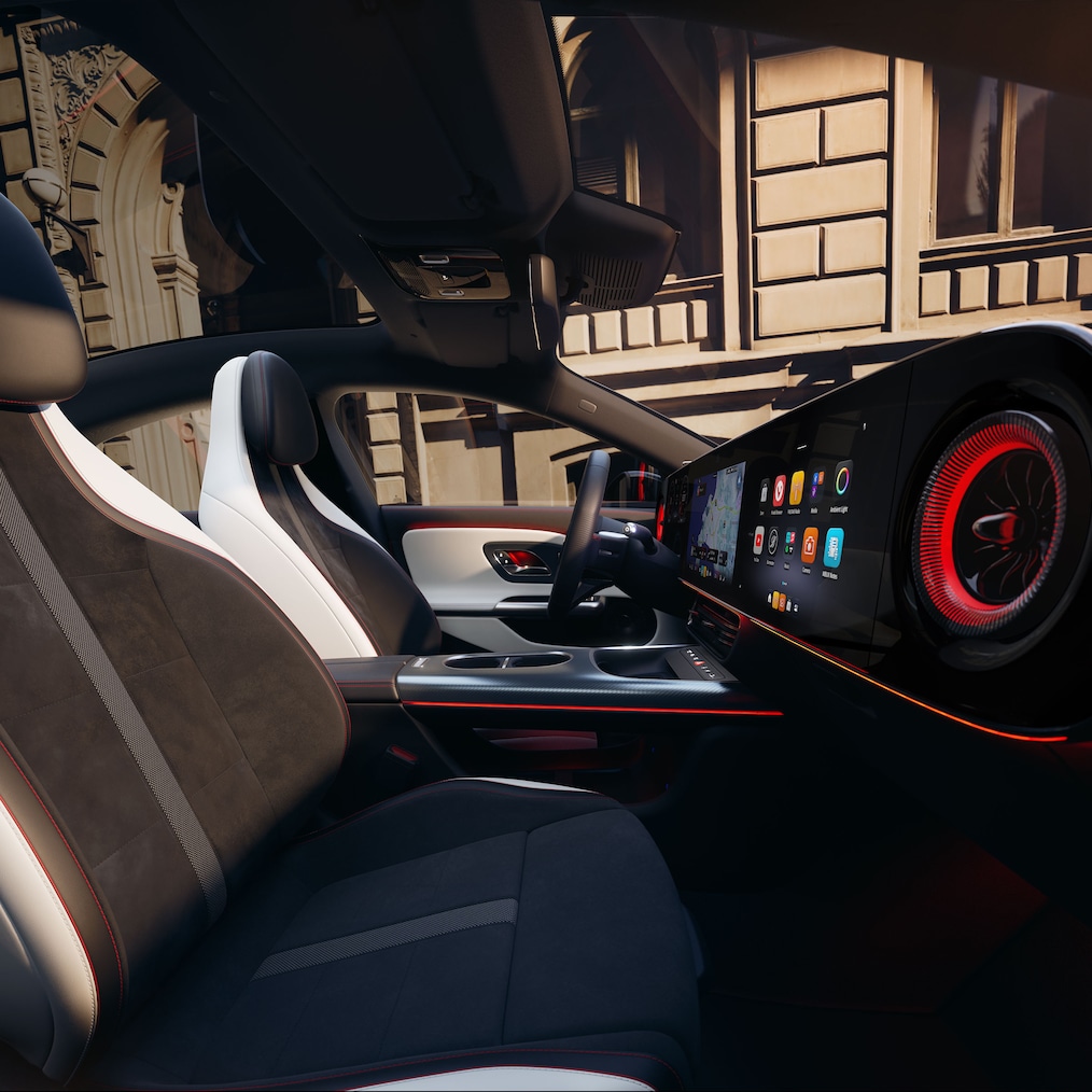 Interiér so superobrazovkou MBUX a&nbsp;športovými sedadlami vo vozidle Mercedes-Benz CLA C174.