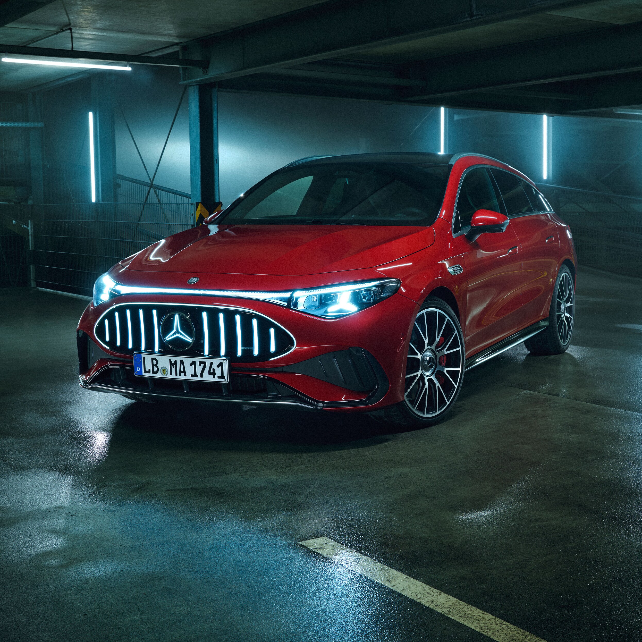 Úplne nový Mercedes-AMG CLA 45 4MATIC+ Shooting Brake elektromobil.
