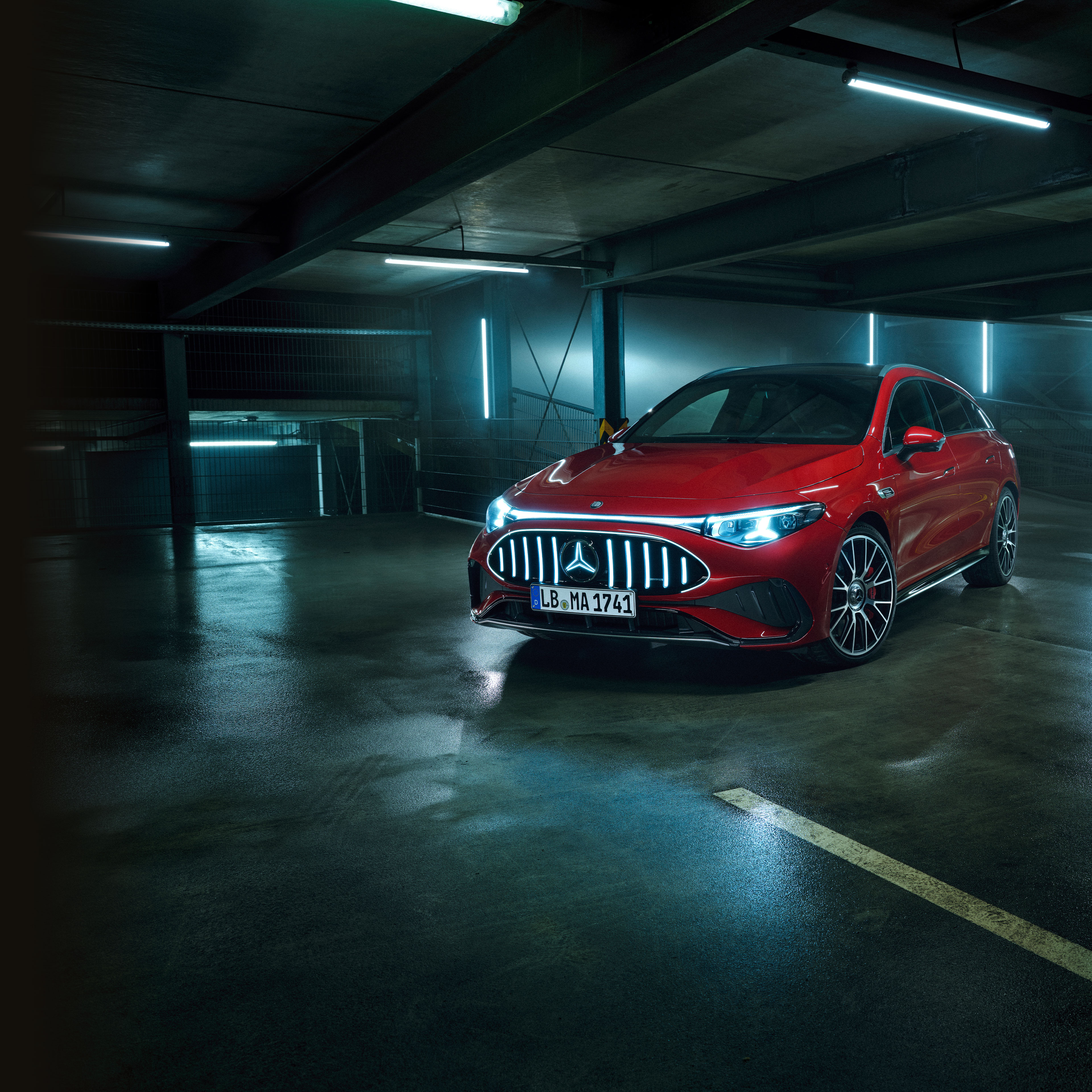 Úplne nový Mercedes-AMG CLA 45 4MATIC+ Shooting Brake elektromobil.