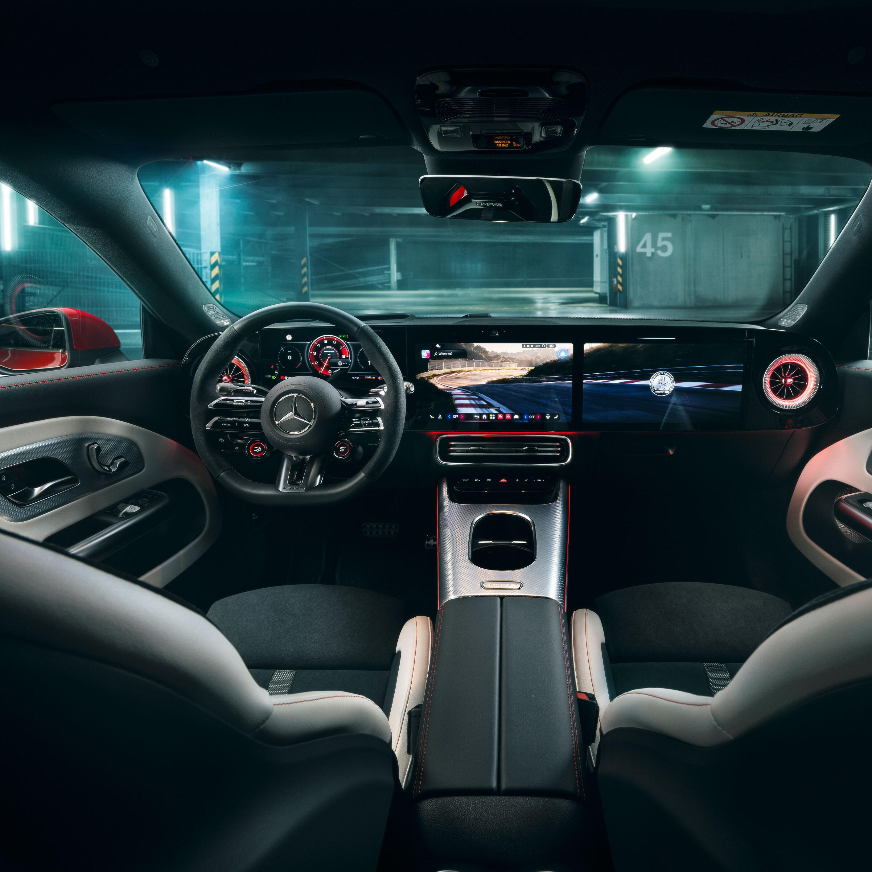 Interiér úplne nového Mercedes-AMG CLA 45 4MATIC+ Shooting Brake elektromobilu.