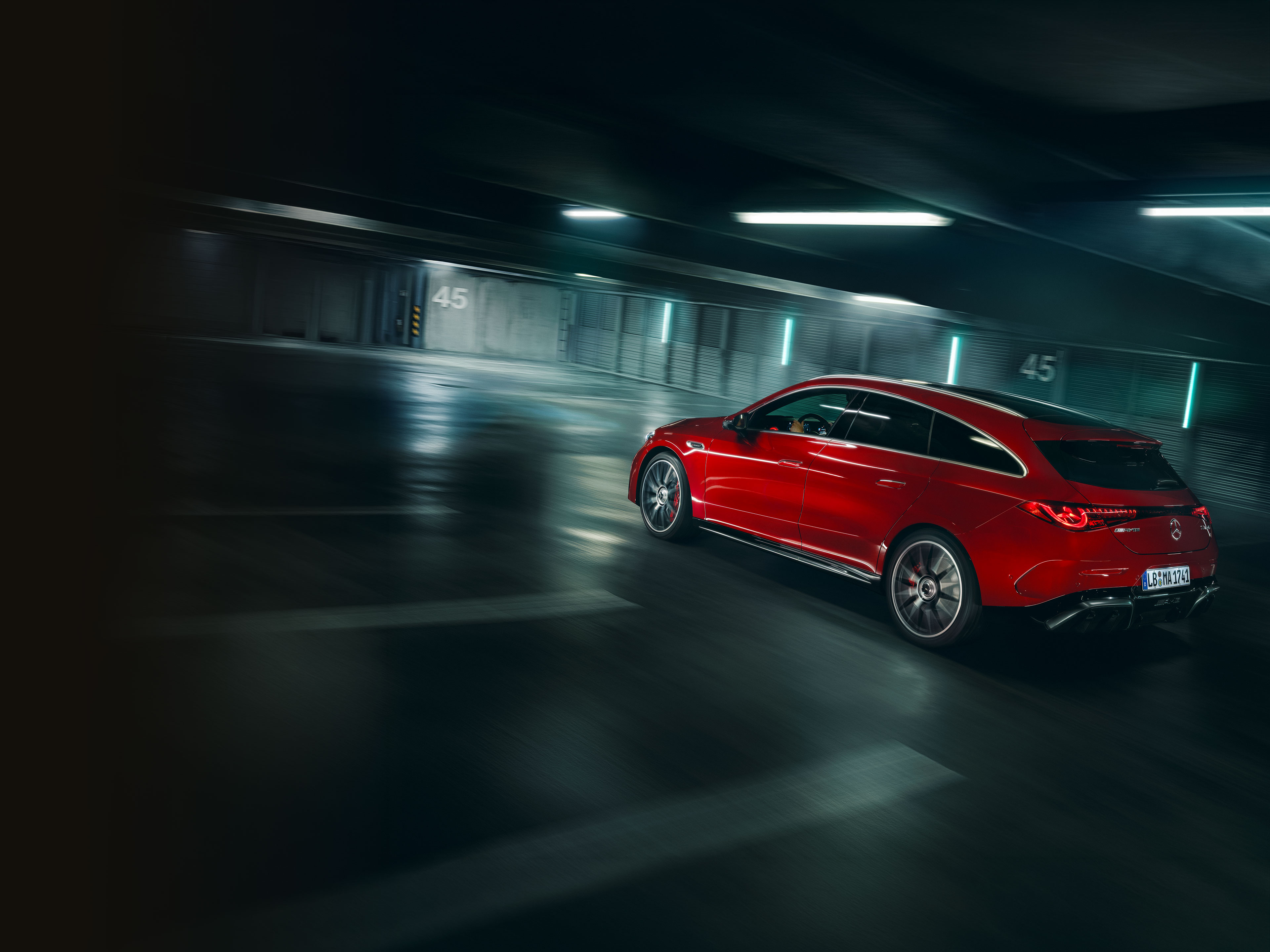Výkonnosť | CLA Shooting Brake | Mercedes-AMG Výkon úplne nového Mercedes-AMG CLA 45 4MATIC+ Shooting Brake elektromobilu.