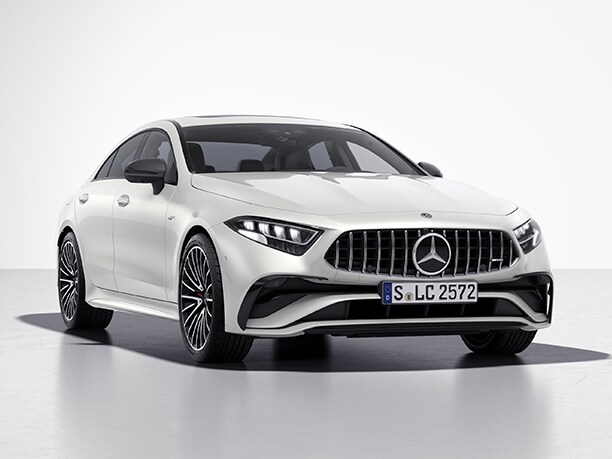 Pohľad spredu na kupé Mercedes-AMG CLS 53 4MATIC+ s exteriérovým balíkom uhlíkových vlákien AMG II.