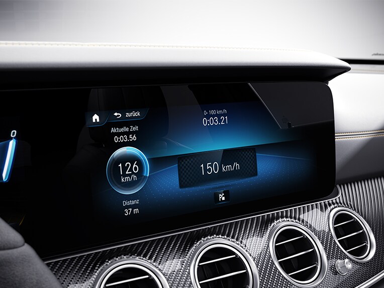Funkcia AMG TRACK PACE na displeji kupé Mercedes-AMG CLS 53 4MATIC+.