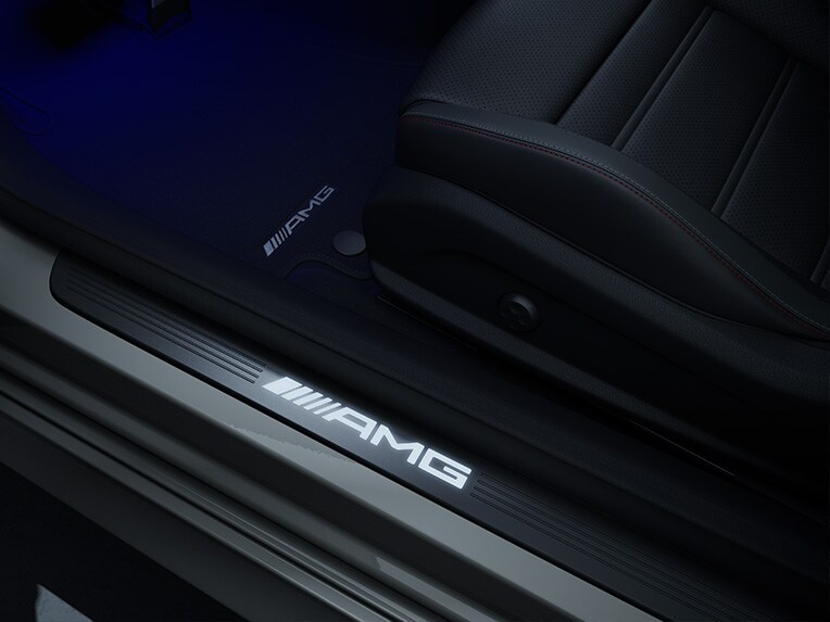 Interiér kabrioletu Mercedes-AMG E 53 4MATIC+.