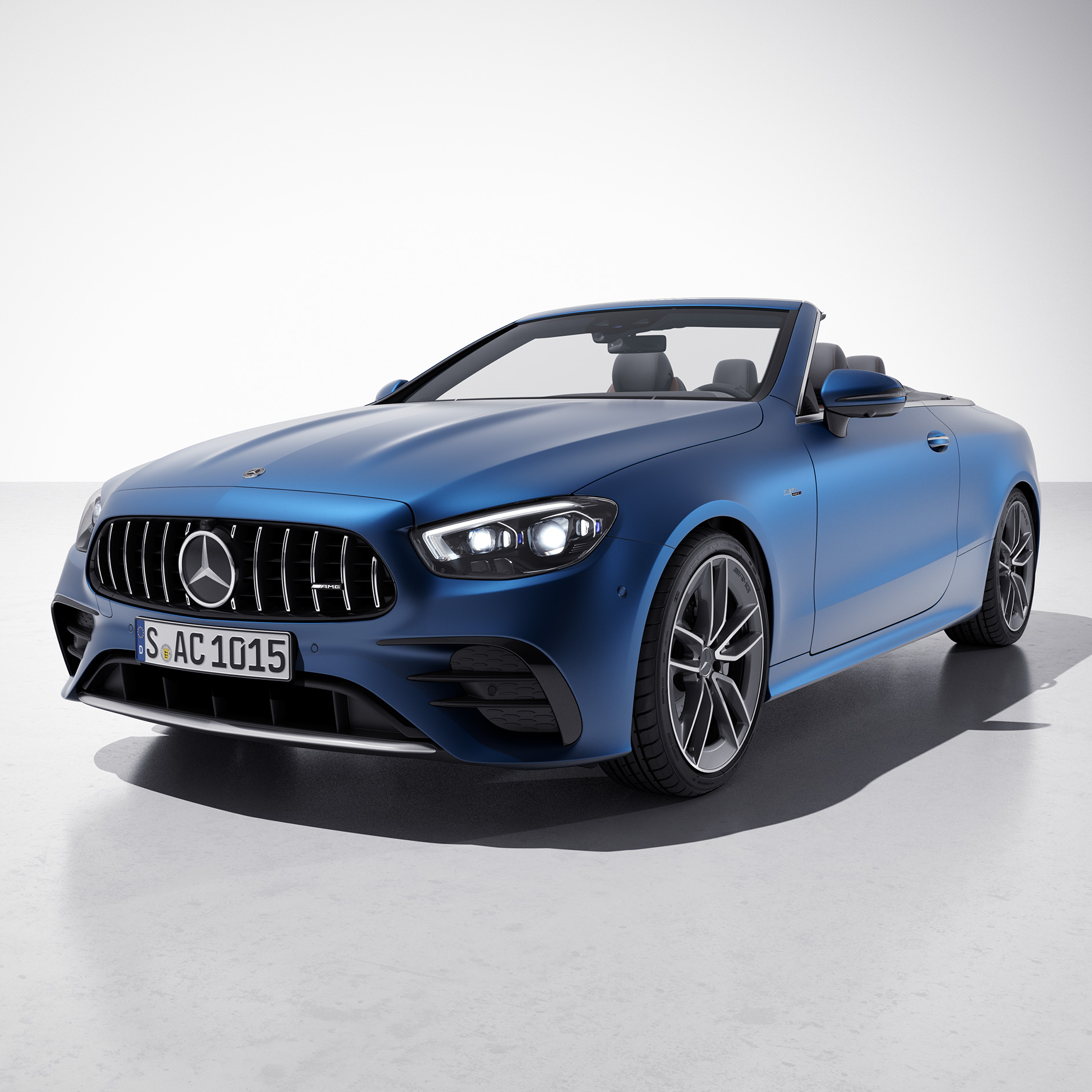 Laky | Trieda E kabriolet | Mercedes-AMG Bočný pohľad spredu na kabriolet Mercedes-AMG Triedy E.