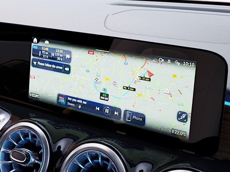 Navigácia s Elektrickou inteligenciou v novej EQB od značky Mercedes-Benz.