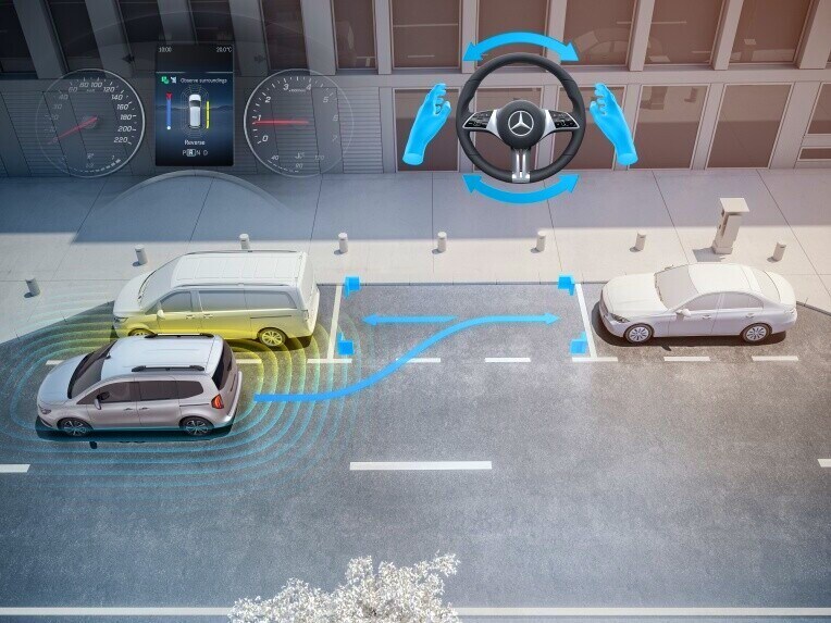 Parkovanie s aktívnym asistentom parkovania vo vozidle Mercedes-Benz EQT.