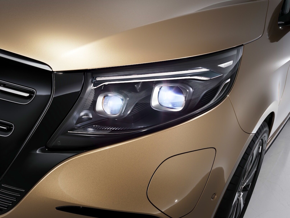 Profitujte z&nbsp;vynikajúcej viditeľnosti&nbsp;vďaka svetlometom MULTIBEAM LED s&nbsp;asistentom diaľkového svetla PLUS&nbsp;–&nbsp;či už na diaľniciach, na cestách nižšej triedy, alebo v&nbsp;mestskej premávke.