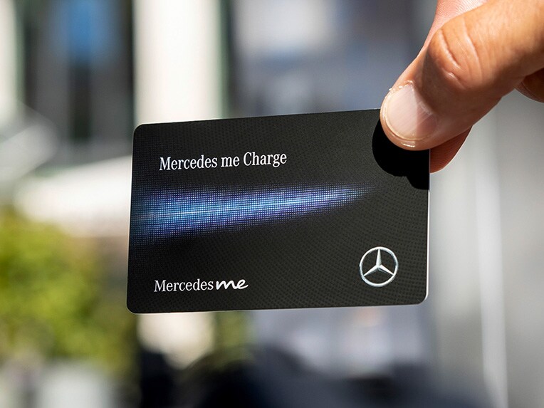 Nabíjanie na cestách so službou MB.CHARGE Public s plne elektrickou Triedou G od značky Mercedes-Benz