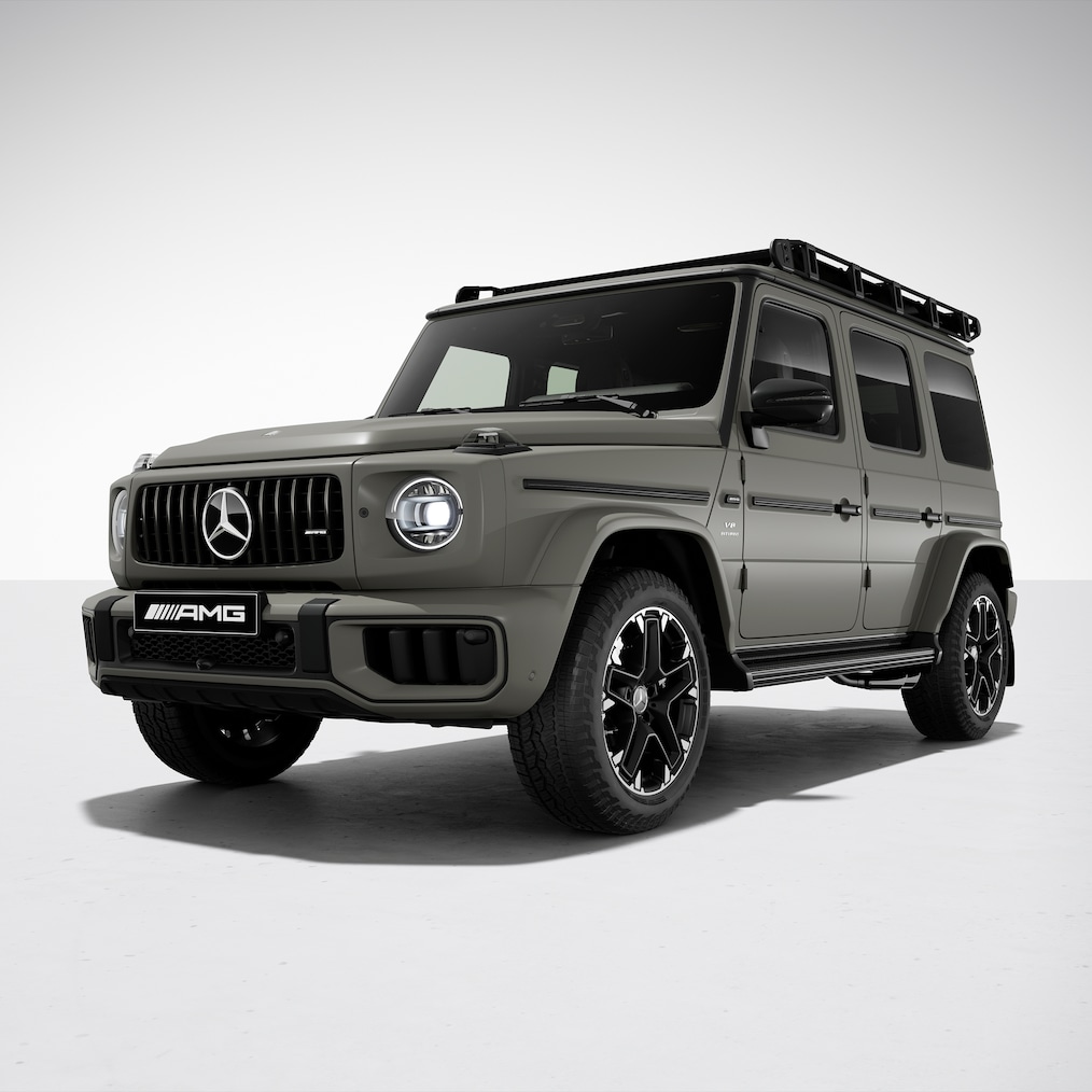 Bočný pohľad spredu na vozidlo Mercedes-AMG G 63 s&nbsp;balíkom AMG Offroad PRO.