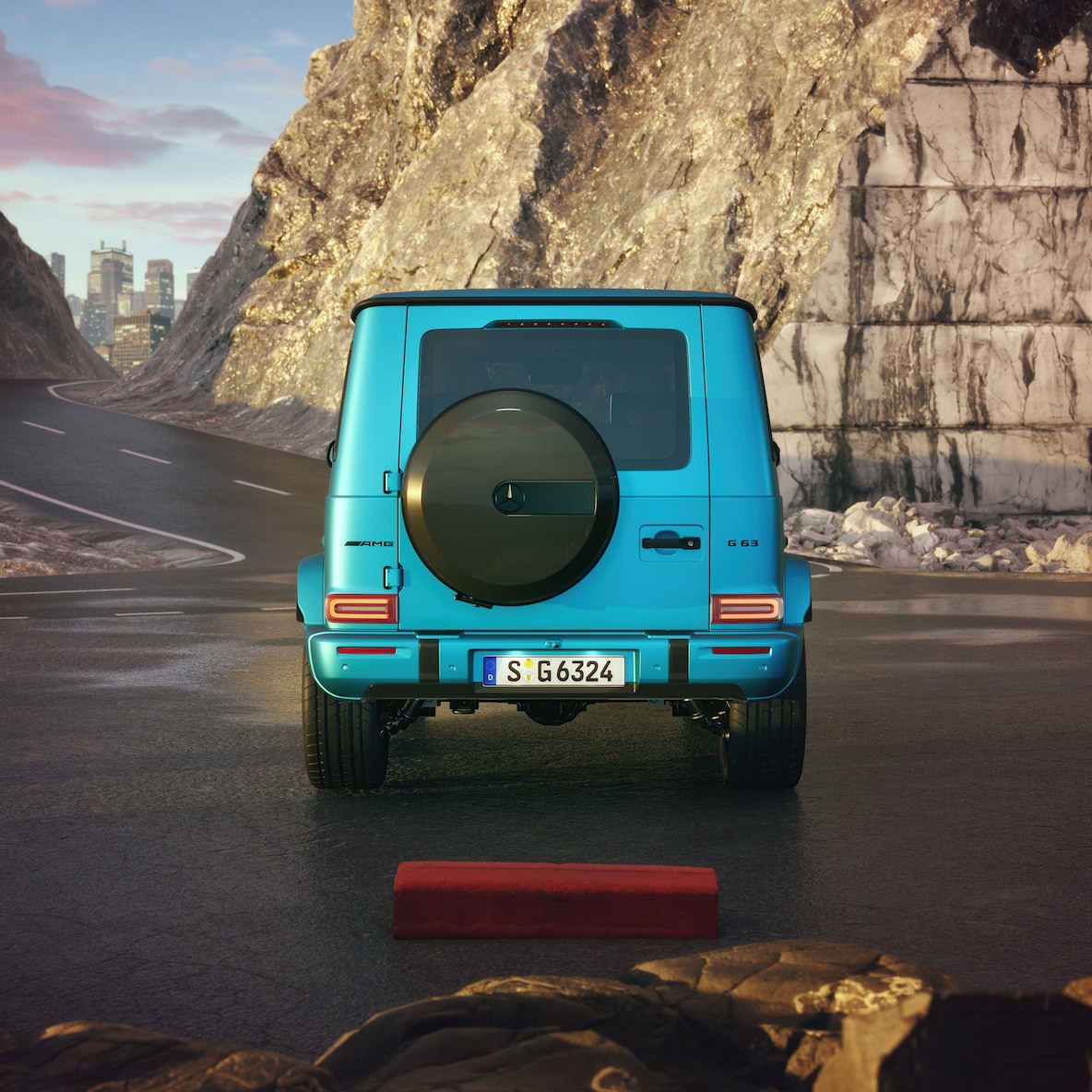 Bočný pohľad spredu na vozidlo Mercedes-AMG G 63 s&nbsp;exteriérovým balíkom uhlíkových vlákien&nbsp;AMG.