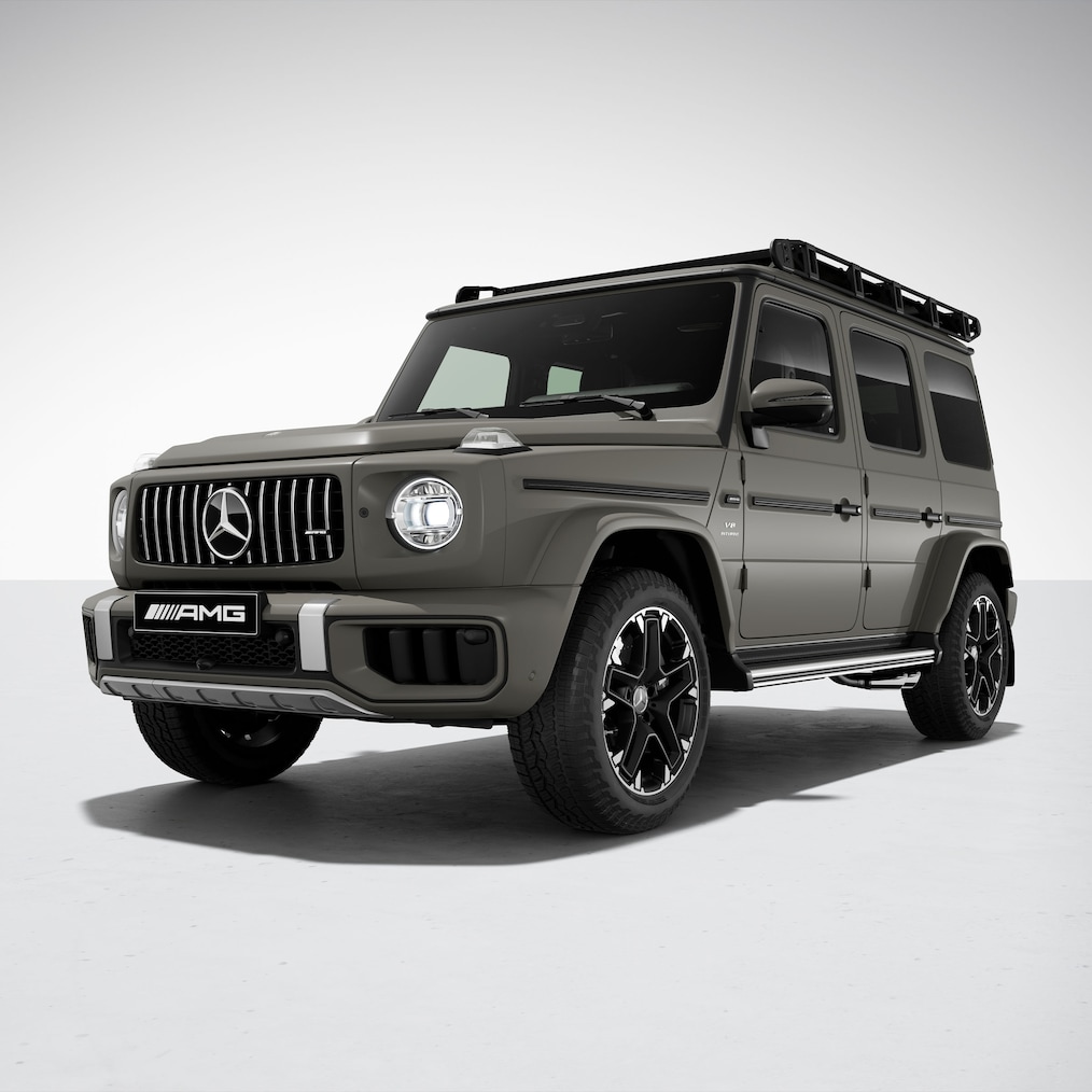Bočný pohľad spredu na vozidlo Mercedes-AMG G 63 s balíkom AMG Offroad PRO.