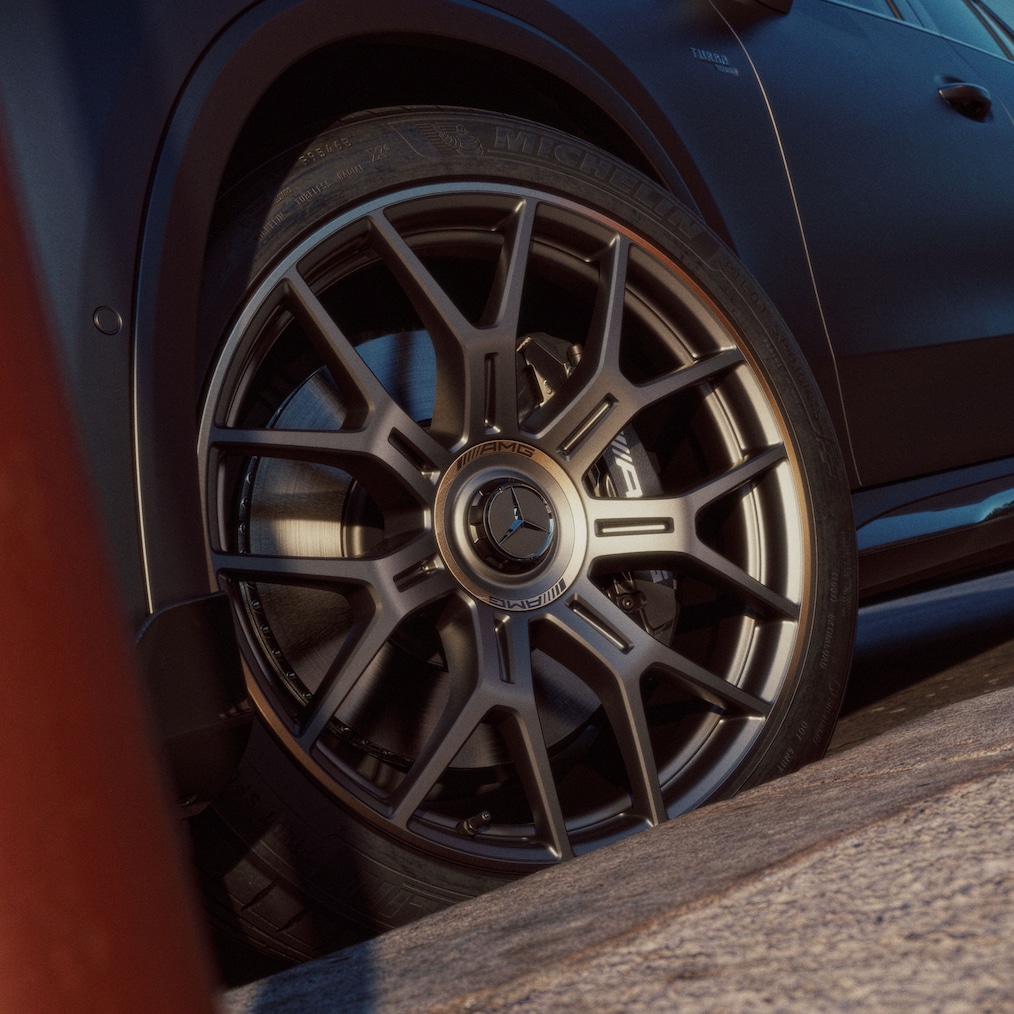 Kované disky s&nbsp;priemerom 53,3&nbsp;cm (21") nového kupé Mercedes-AMG GLC.