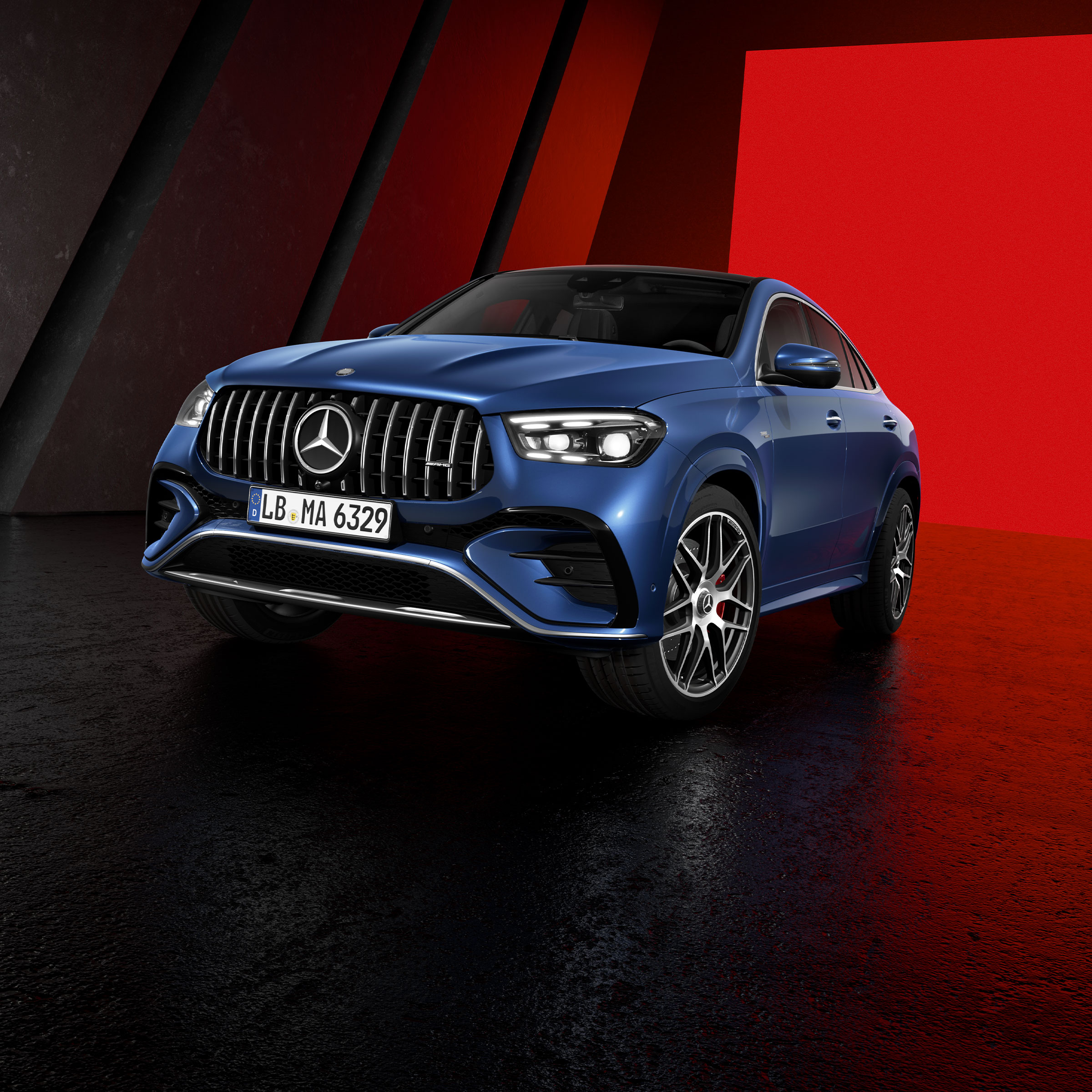 Bočný pohľad spredu na kupé GLE od značky Mercedes-AMG.