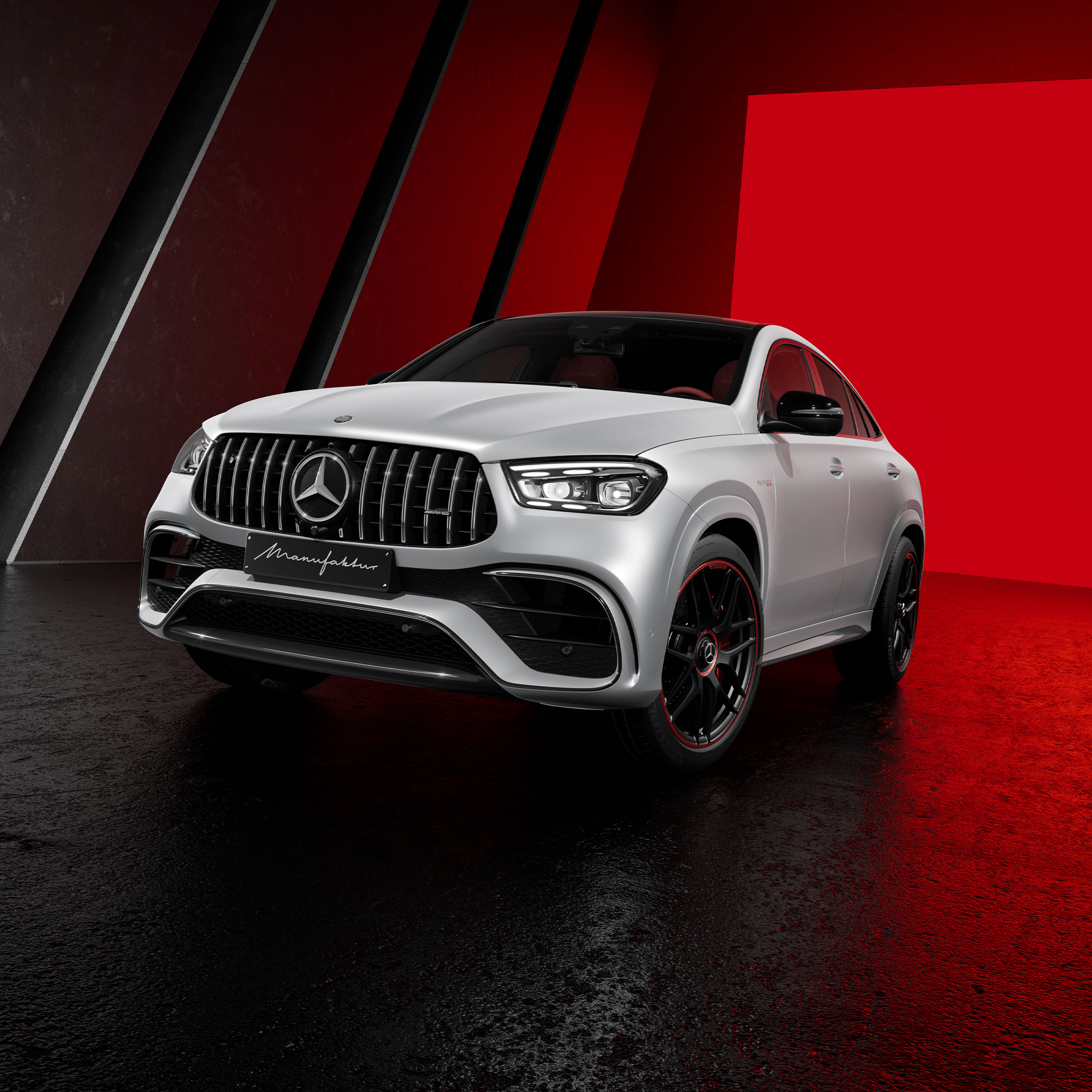 Pohľad zboku na kupé Mercedes-AMG GLE vo vyhotovení MANUFAKTUR hightech silver magno edition.