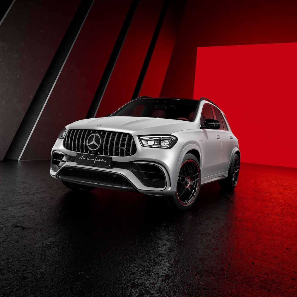 Pohľad zboku na vozidlo Mercedes-AMG GLE SUV vo vyhotovení MANUFAKTUR hightech silver magno edition.