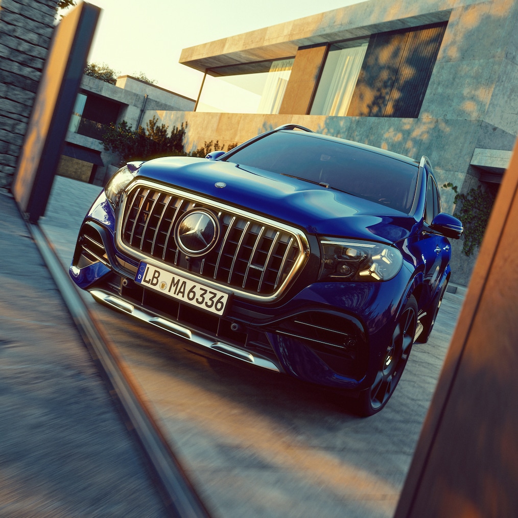 Maska chladiča AMG s prvkami v&nbsp;tmavom chróme novej GLS 63 od značky Mercedes-AMG.