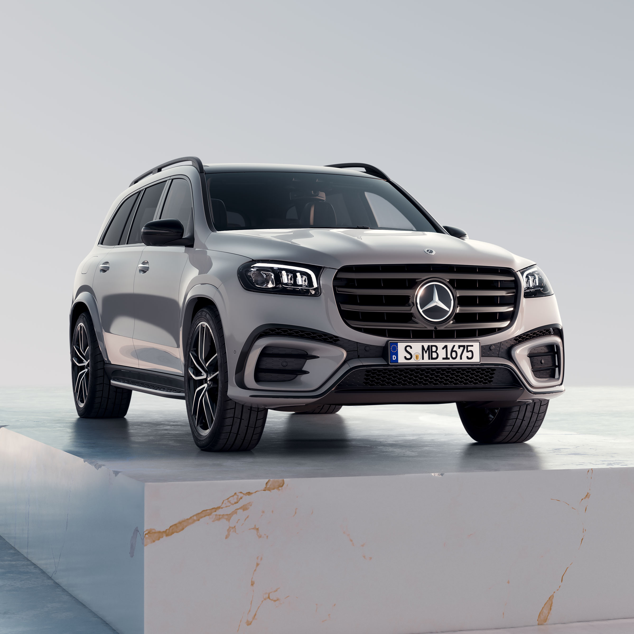 E-AKTÍVNE OVLÁDANIE POHYBU KAROSÉRIE vo vozidle GLS od značky Mercedes-Benz.