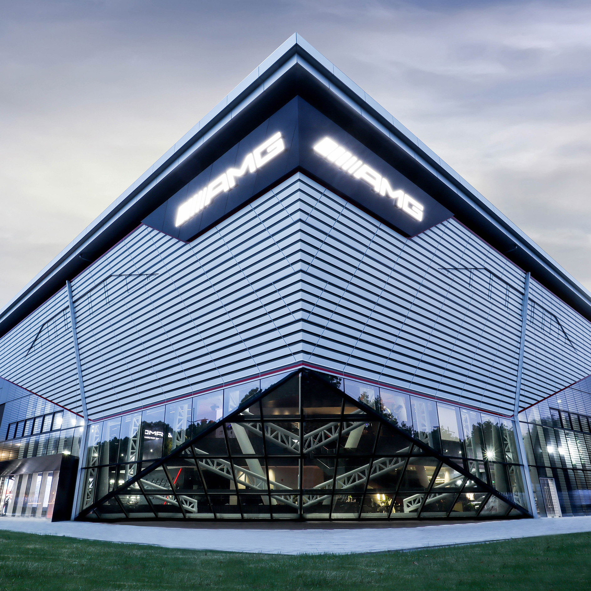 AMG Experience Center | Centrum AMG po celom svete | Mercedes-AMG AMG Experience Centre