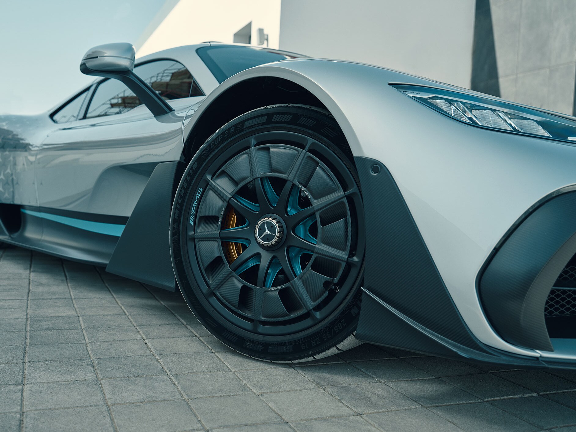 Detailný pohľad na disk modelu Mercedes-AMG ONE.