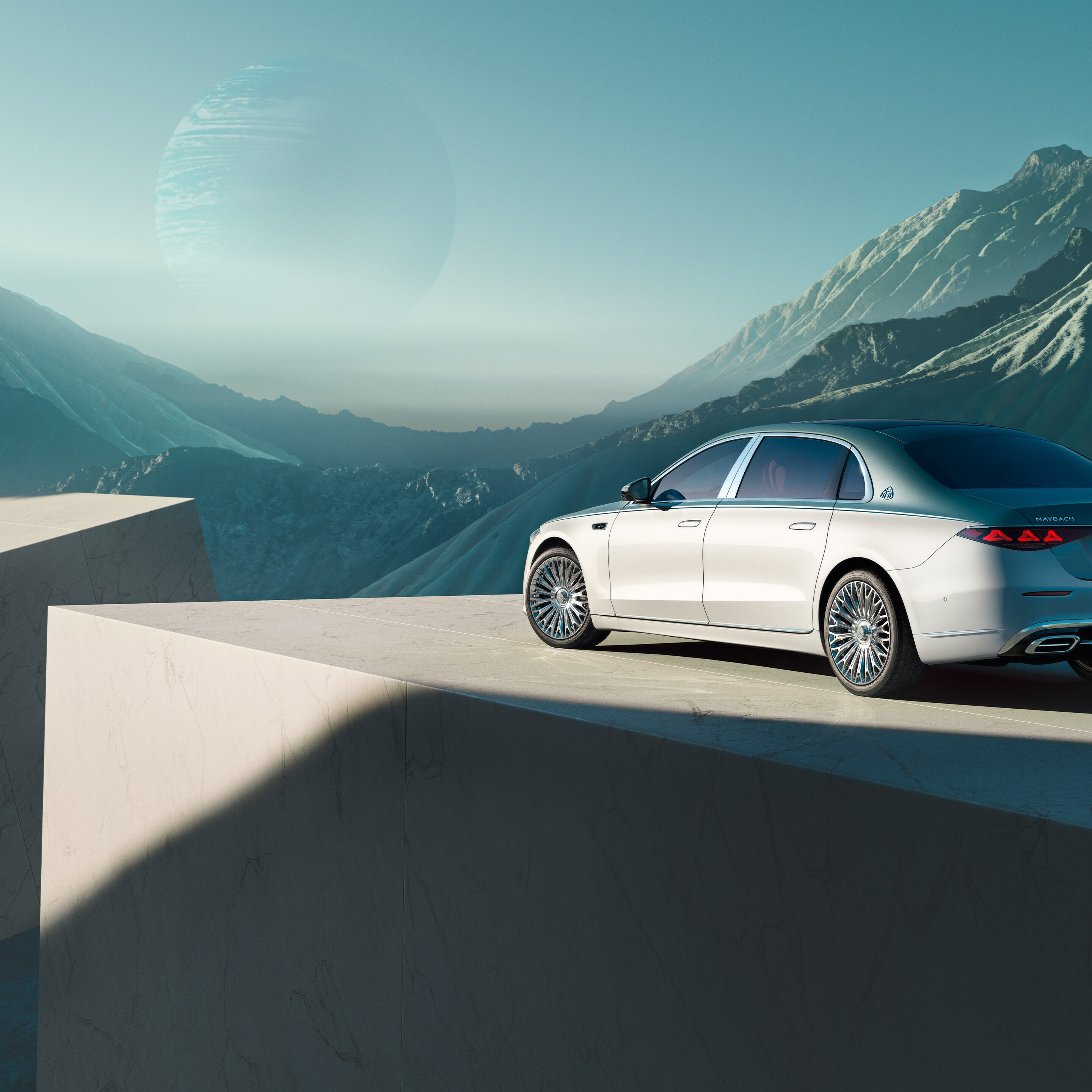 Pohľad zboku na vozidlo Mercedes-Maybach Triedy&nbsp;S.