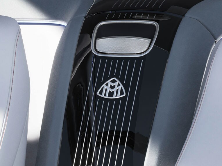 Ozdobné prvky z dreva v interiéri vozidla Mercedes-Maybach.