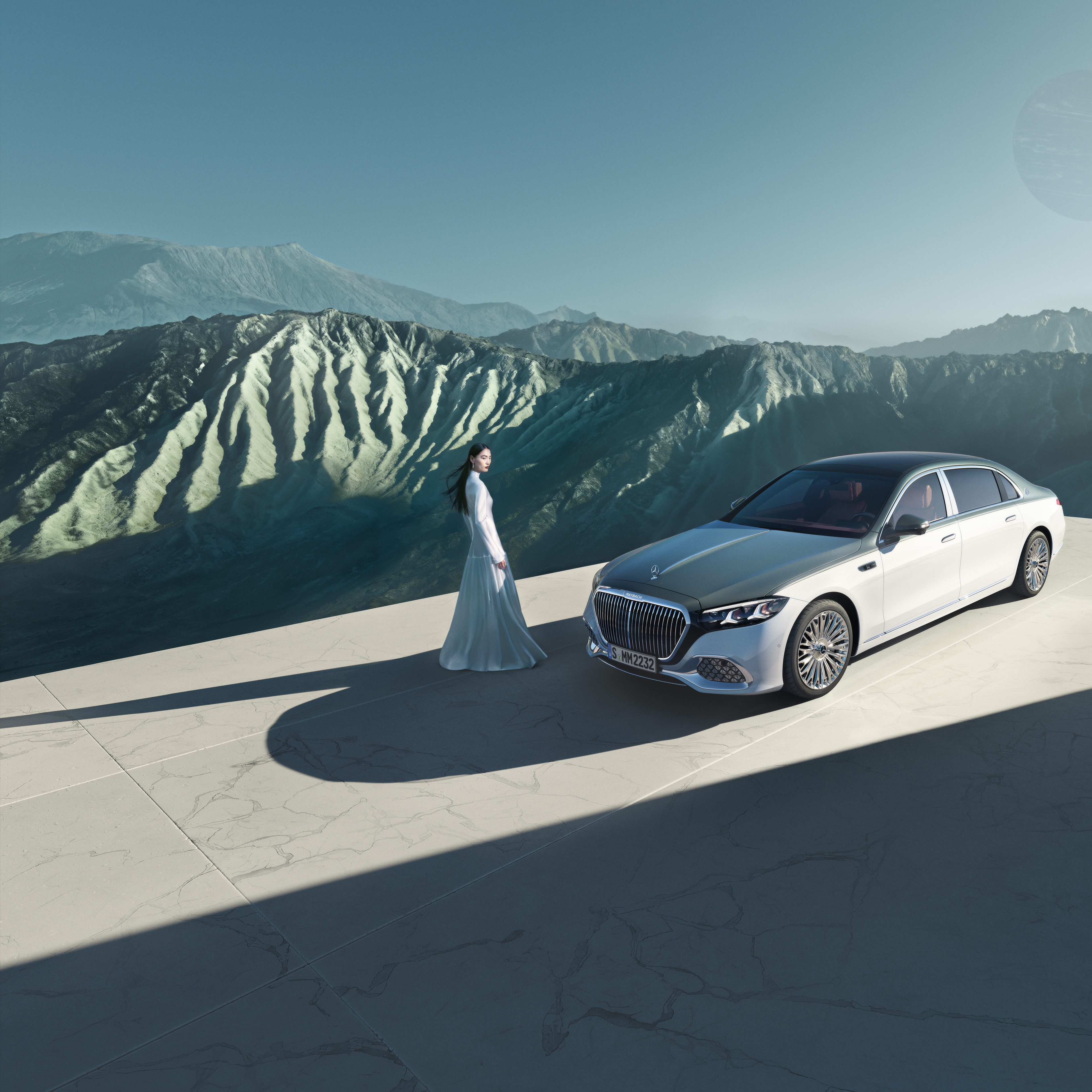 Značka | Mercedes-Maybach Rôzne pohľady na vozidlo Mercedes-Maybach s dvojfarebným lakom.
