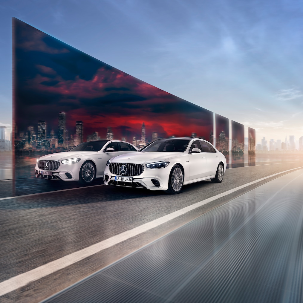 Dynamický pohľad na vozidlo Mercedes-AMG S 63 E PERFORMANCE (jazdná situácia).