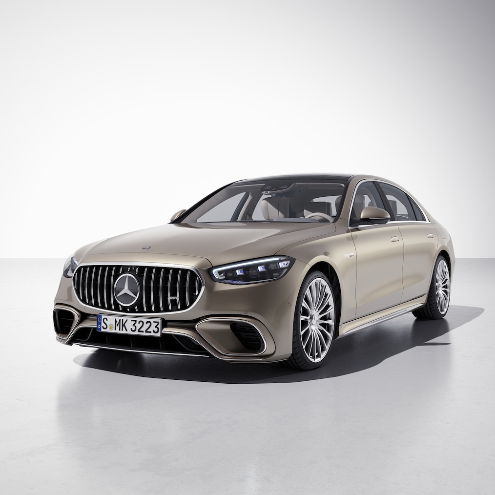 Pohľad zboku na vozidlo Mercedes-AMG S 63 E PERFORMANCE (pre exkluzívne laky MANUFAKTUR).