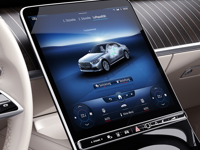 Balík AIR-BALANCE na centrálnom displeji s technikou OLED sedanu Mercedes-Benz Triedy S.